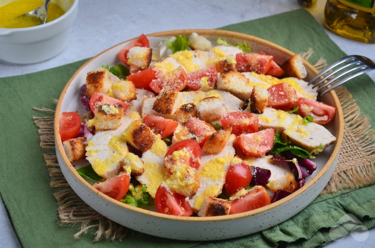Салат Цезарь с курицей