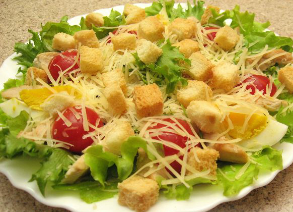Салат Цезарь с курицей
