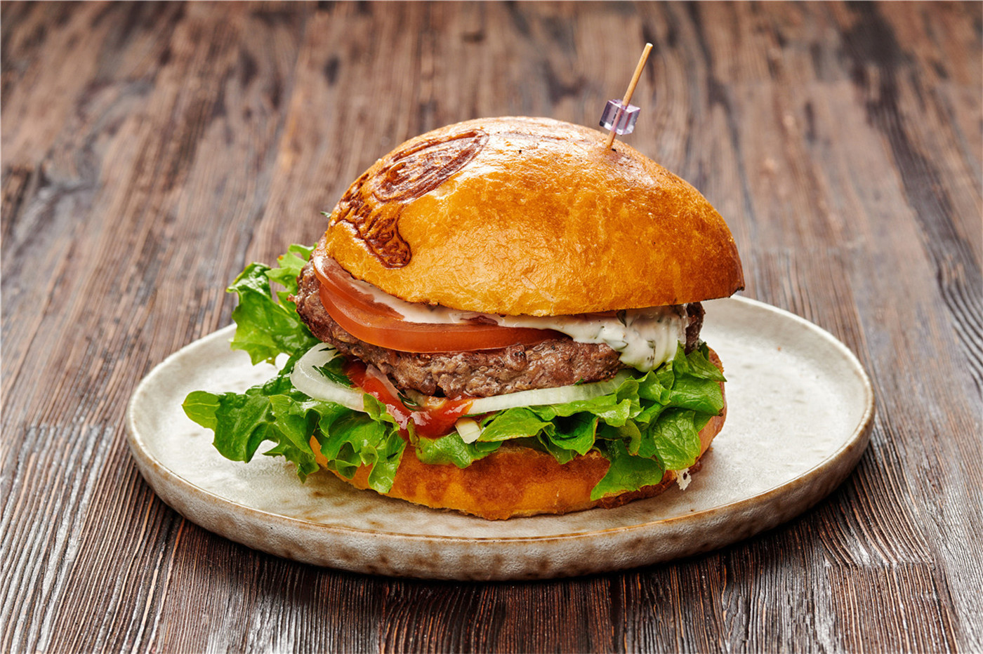 Домашний бургер с говяжьей котлетой