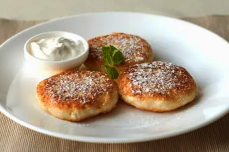 Сырники со сметаной