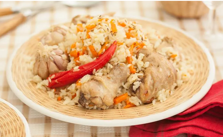 Плов с курицей и изюмом