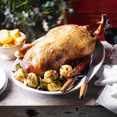 Запеченный гусь с яблоками