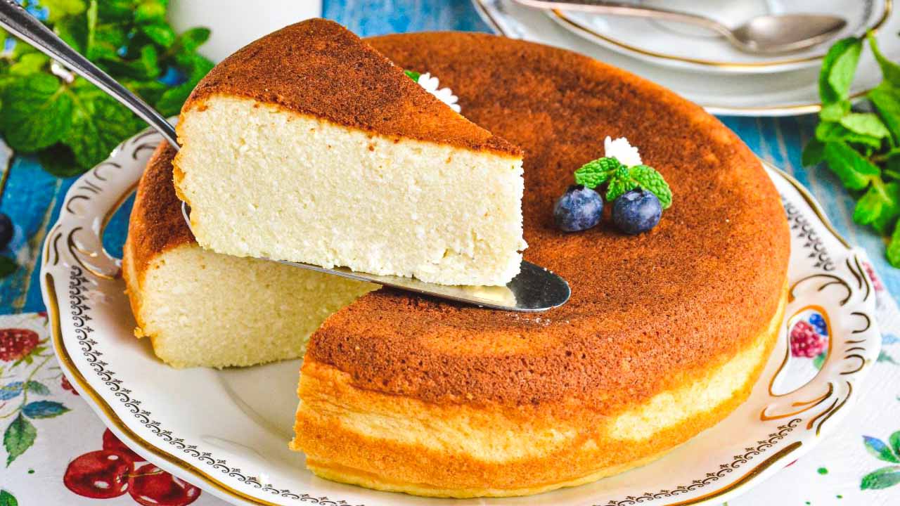 Творожная запеканка с манкой — нежная и воздушная, как в детстве