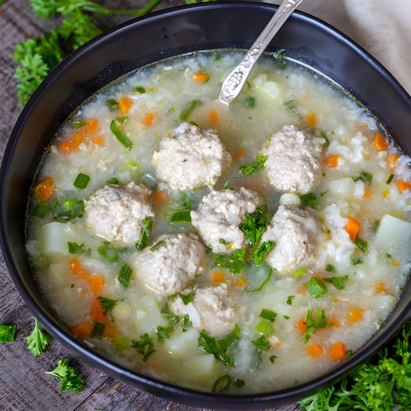 Суп с фрикадельками и рисом - простой рецепт